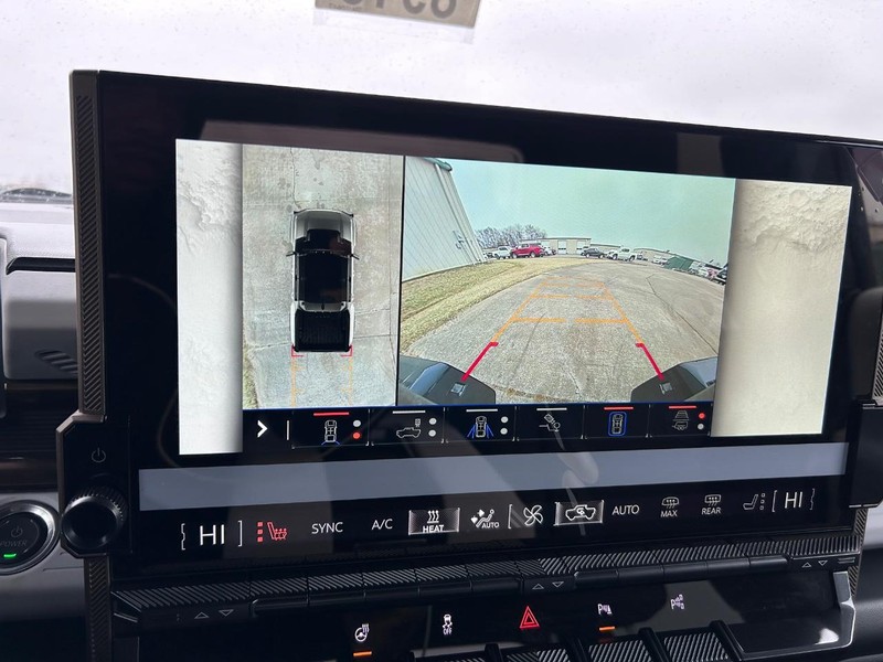 GMC HUMMER EV Pickup Vehicle Full-screen Gallery Image 23