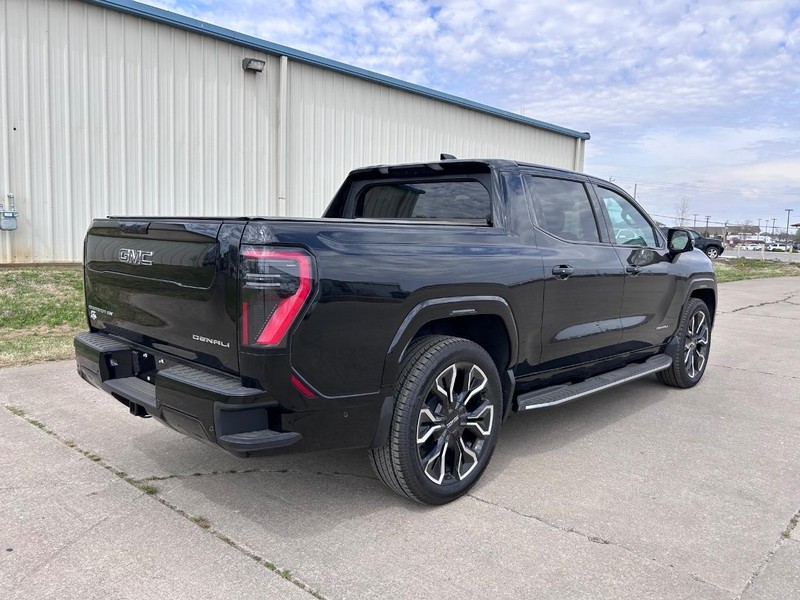 GMC Sierra EV Vehicle Full-screen Gallery Image 3