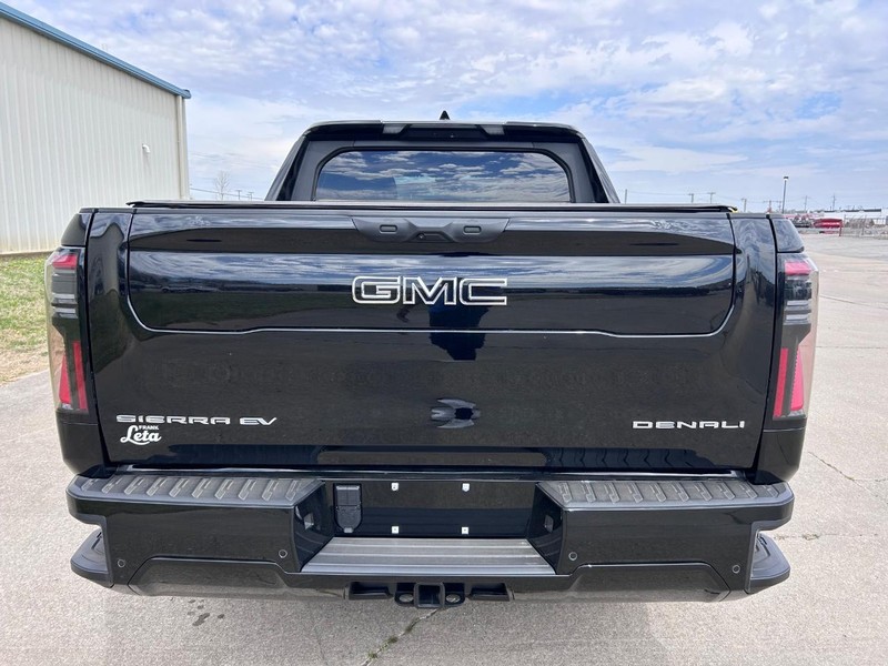 GMC Sierra EV Vehicle Full-screen Gallery Image 4