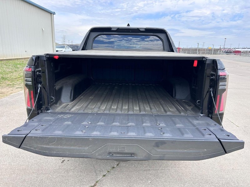 GMC Sierra EV Vehicle Full-screen Gallery Image 5