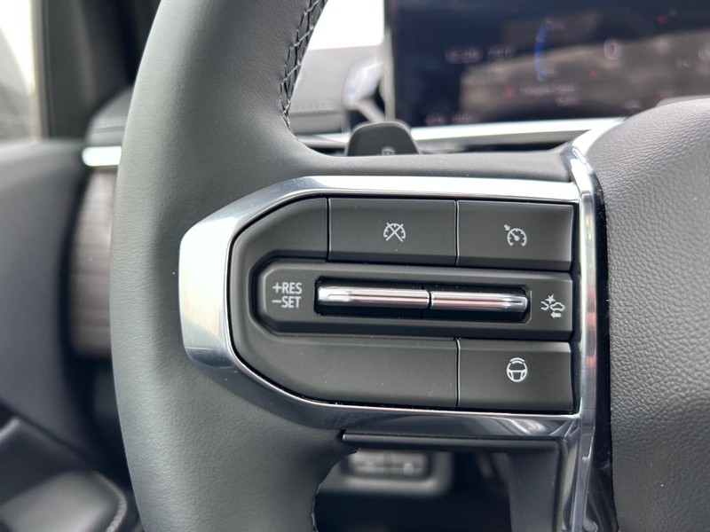 GMC Sierra EV Vehicle Full-screen Gallery Image 11