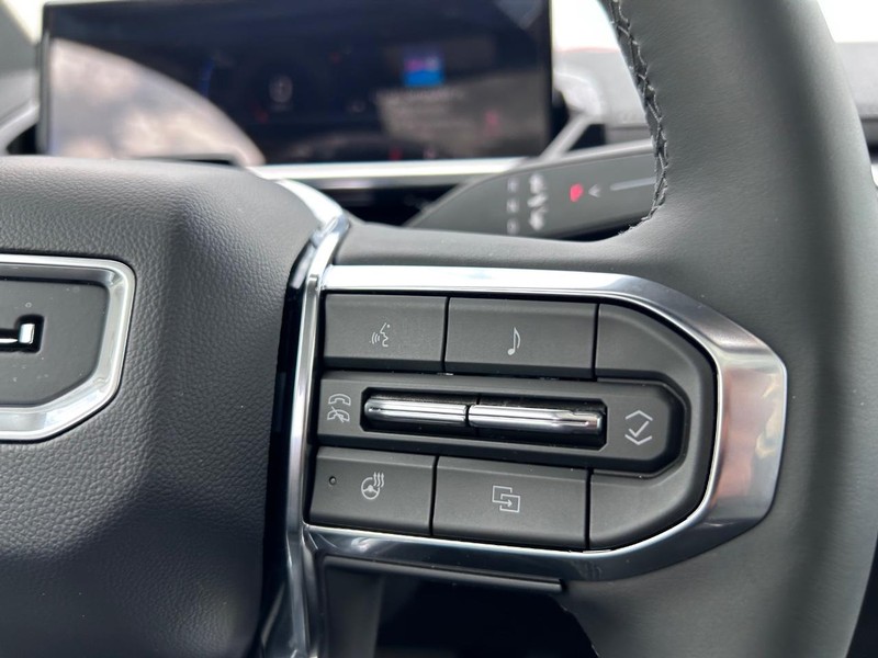 GMC Sierra EV Vehicle Full-screen Gallery Image 12