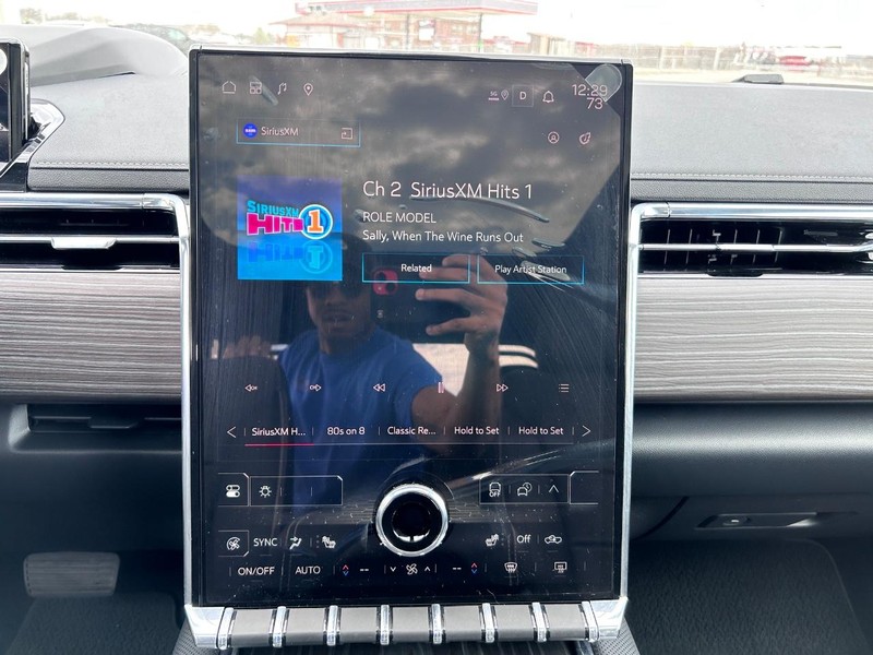 GMC Sierra EV Vehicle Full-screen Gallery Image 14