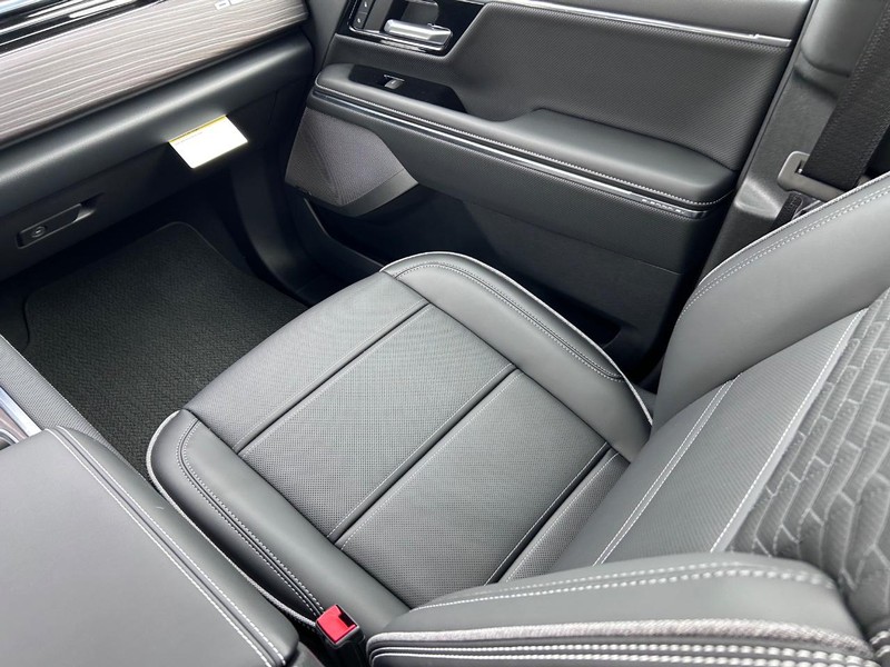 GMC Sierra EV Vehicle Full-screen Gallery Image 16