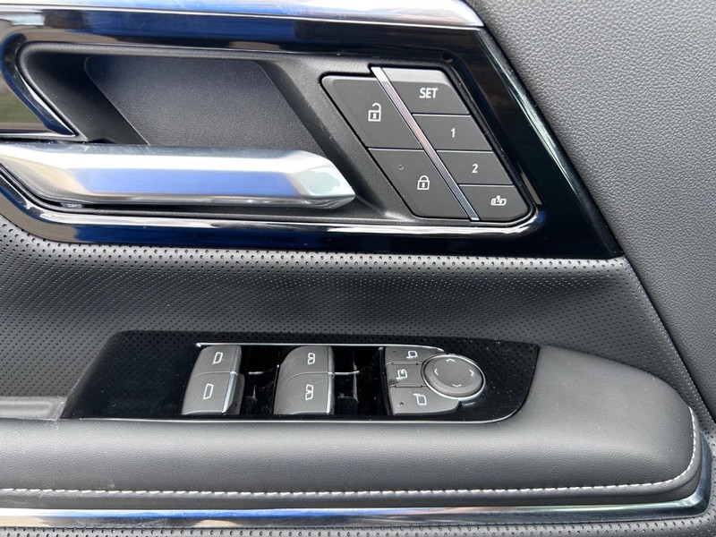 GMC Sierra EV Vehicle Full-screen Gallery Image 17