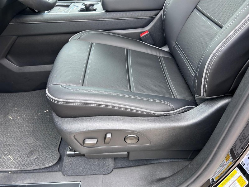 GMC Sierra EV Vehicle Full-screen Gallery Image 18