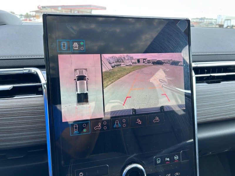 GMC Sierra EV Vehicle Full-screen Gallery Image 20