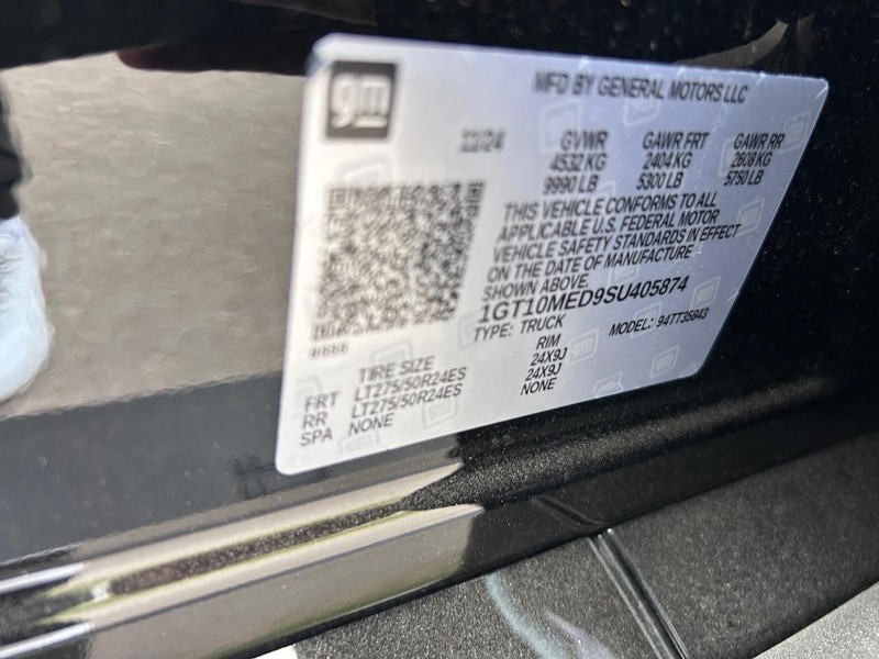 GMC Sierra EV Vehicle Full-screen Gallery Image 21