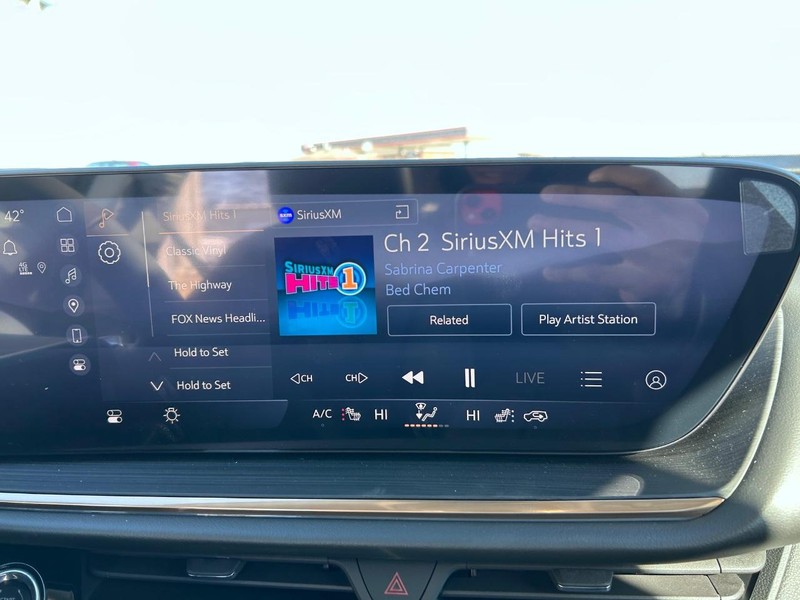 Buick Envision Vehicle Full-screen Gallery Image 16