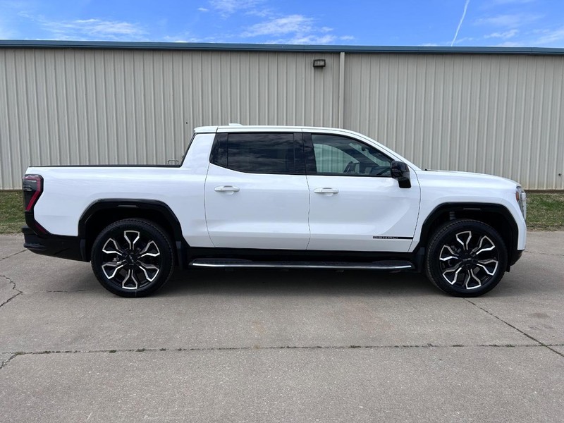 GMC Sierra EV Vehicle Full-screen Gallery Image 2