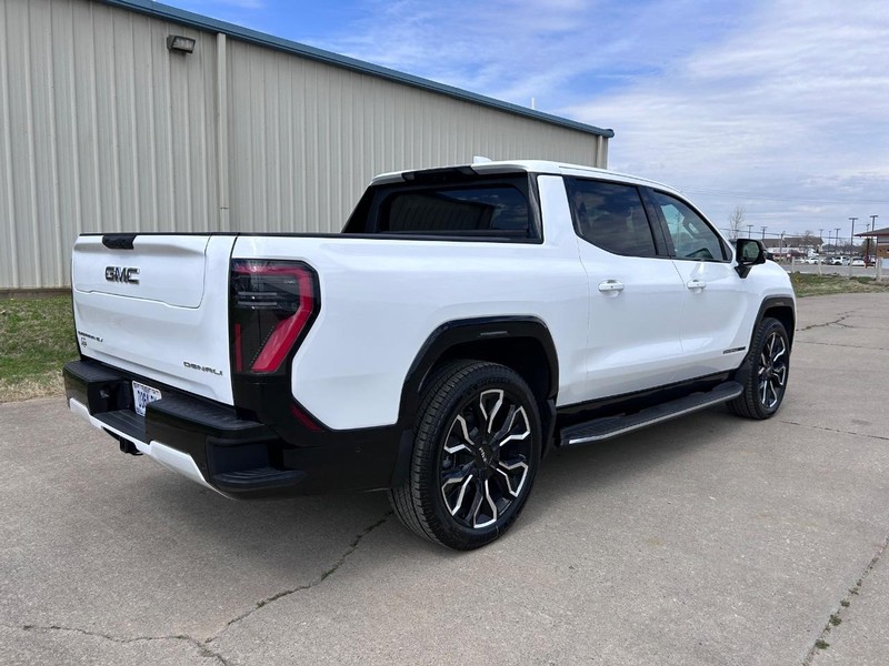 GMC Sierra EV Vehicle Full-screen Gallery Image 3