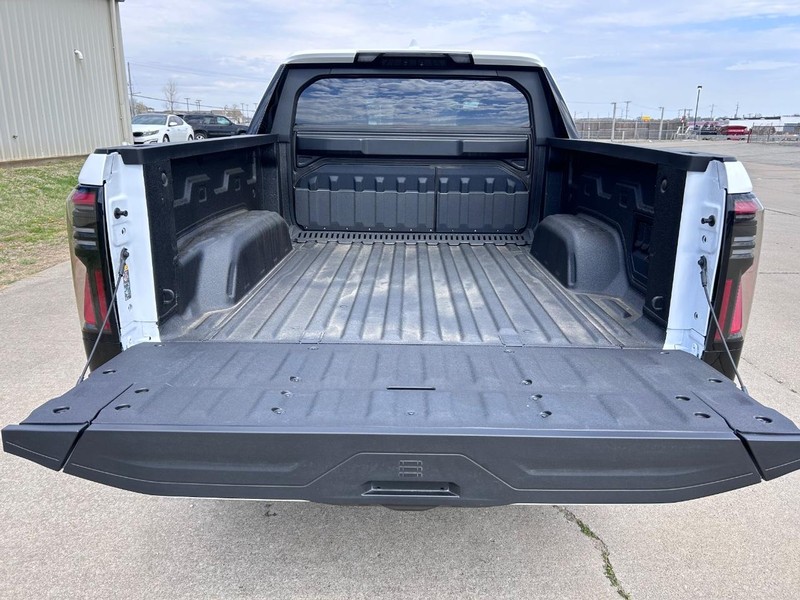 GMC Sierra EV Vehicle Full-screen Gallery Image 5