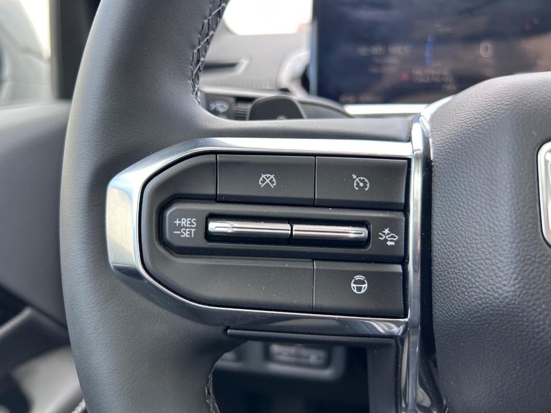 GMC Sierra EV Vehicle Full-screen Gallery Image 12