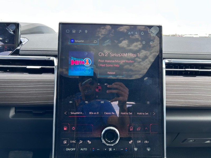 GMC Sierra EV Vehicle Full-screen Gallery Image 14