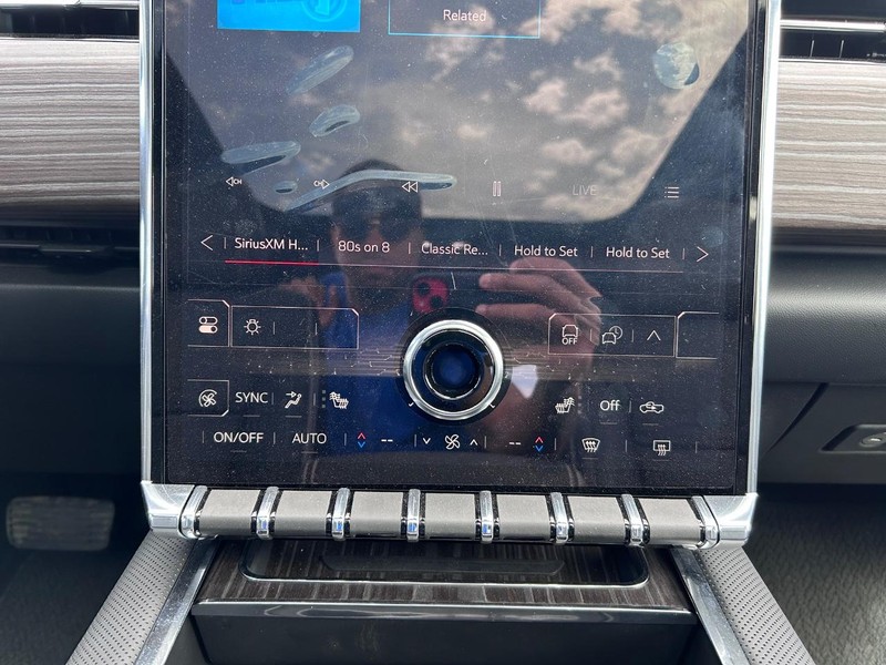 GMC Sierra EV Vehicle Full-screen Gallery Image 15