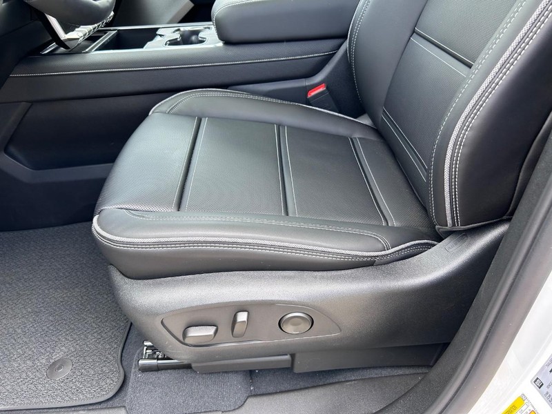 GMC Sierra EV Vehicle Full-screen Gallery Image 19