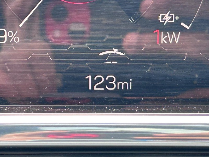 GMC Sierra EV Vehicle Full-screen Gallery Image 20