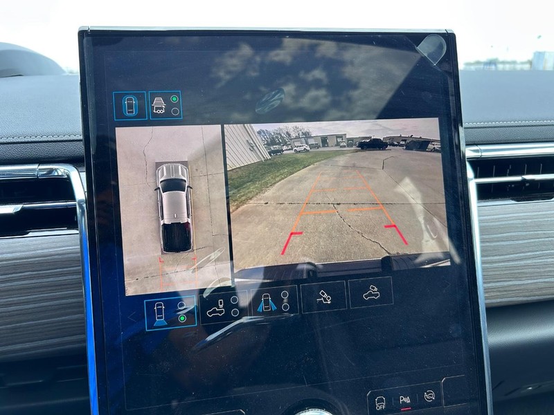 GMC Sierra EV Vehicle Full-screen Gallery Image 21