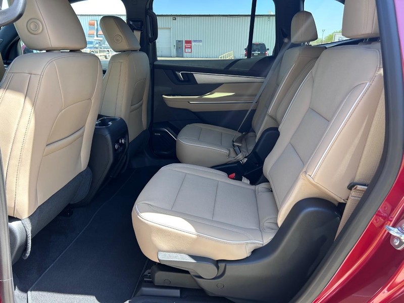 Buick Enclave Vehicle Full-screen Gallery Image 11