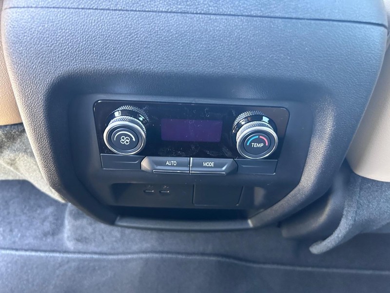 Buick Enclave Vehicle Full-screen Gallery Image 12