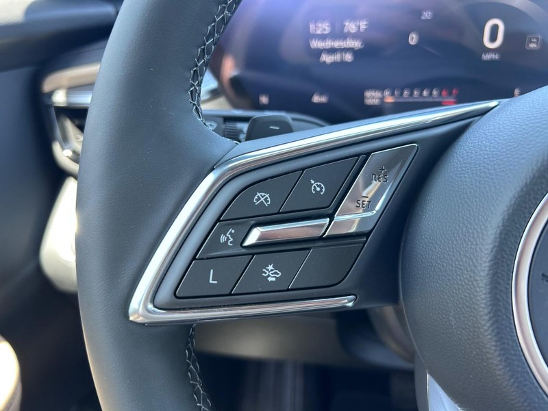 Buick Enclave Vehicle Full-screen Gallery Image 15