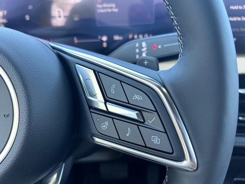 Buick Enclave Vehicle Full-screen Gallery Image 16