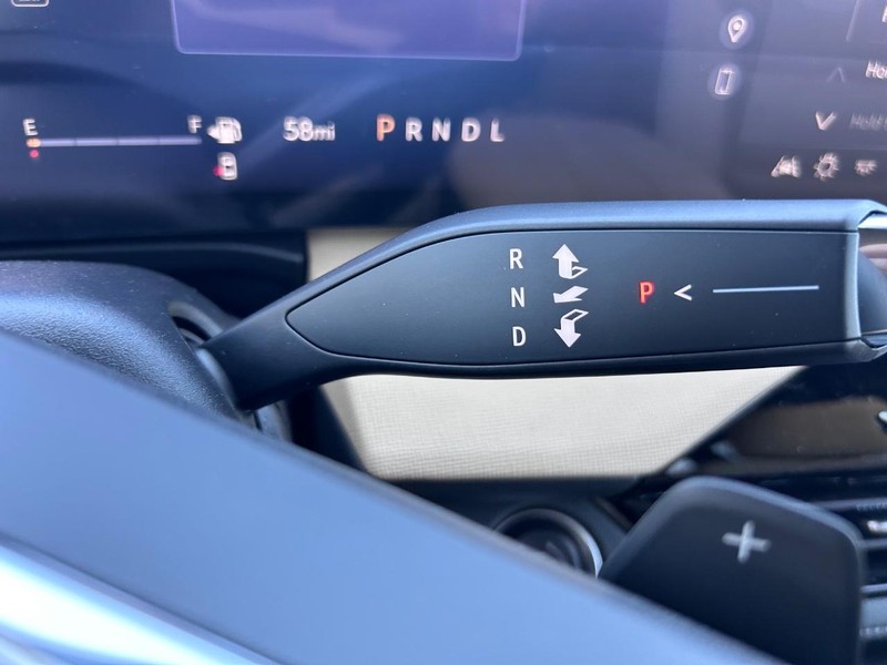 Buick Enclave Vehicle Full-screen Gallery Image 17