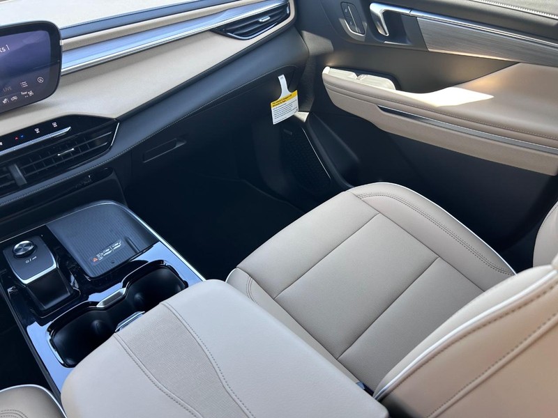 Buick Enclave Vehicle Full-screen Gallery Image 20