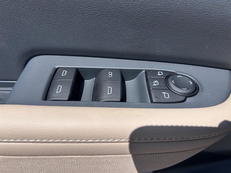 Buick Enclave Vehicle Full-screen Gallery Image 21