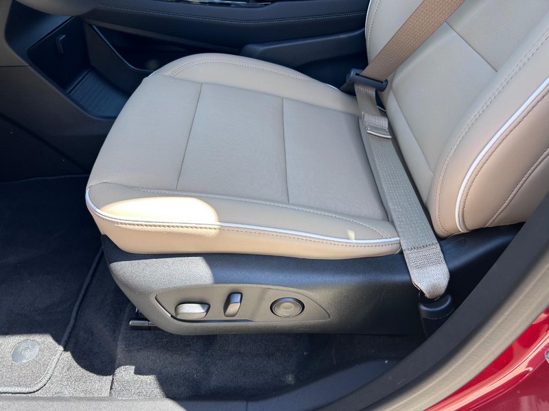 Buick Enclave Vehicle Full-screen Gallery Image 22