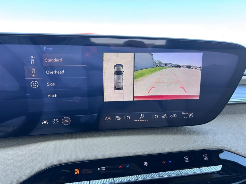 Buick Enclave Vehicle Full-screen Gallery Image 24