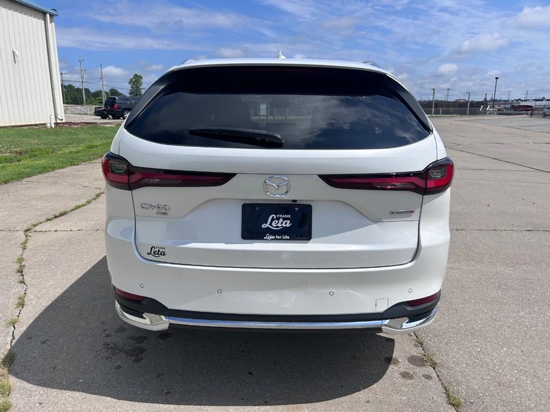 Mazda CX-90 Vehicle Full-screen Gallery Image 4