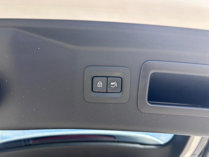 Mazda CX-90 Vehicle Full-screen Gallery Image 6