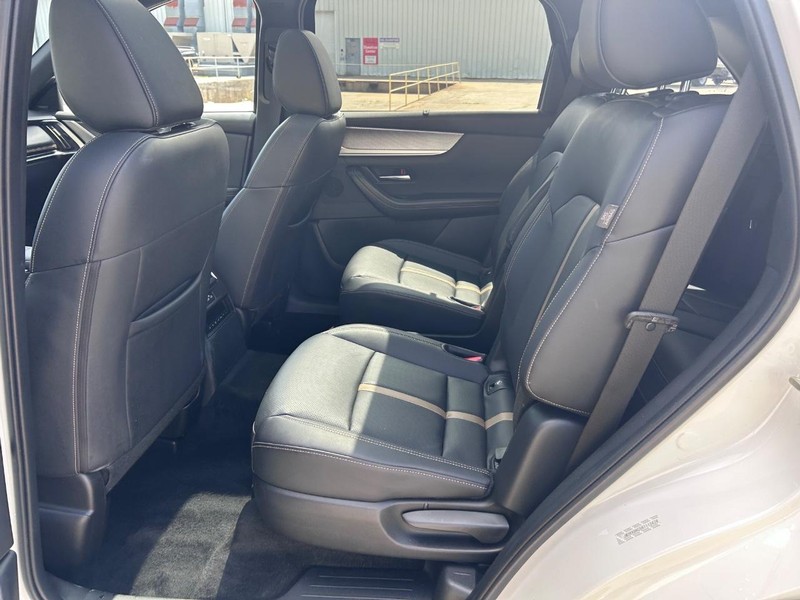 Mazda CX-90 Vehicle Full-screen Gallery Image 9