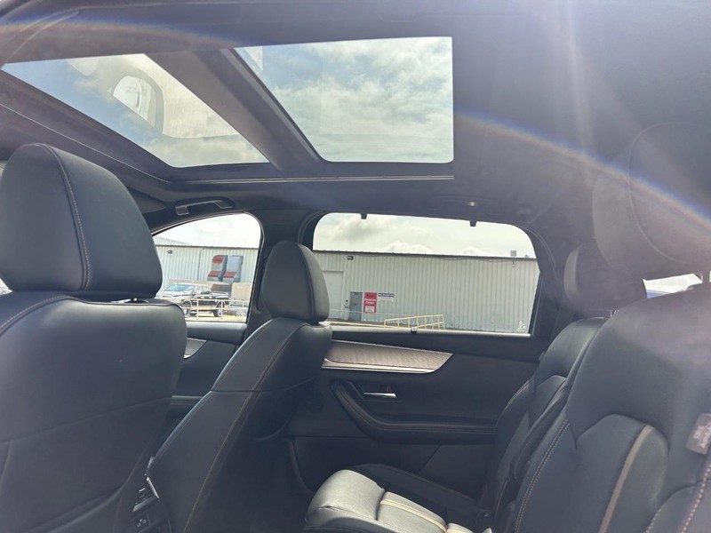 Mazda CX-90 Vehicle Full-screen Gallery Image 10