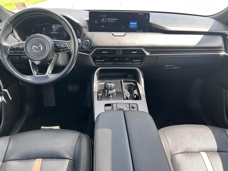 Mazda CX-90 Vehicle Full-screen Gallery Image 12