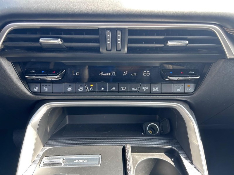 Mazda CX-90 Vehicle Full-screen Gallery Image 17