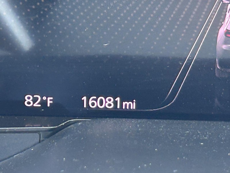 Mazda CX-90 Vehicle Full-screen Gallery Image 23