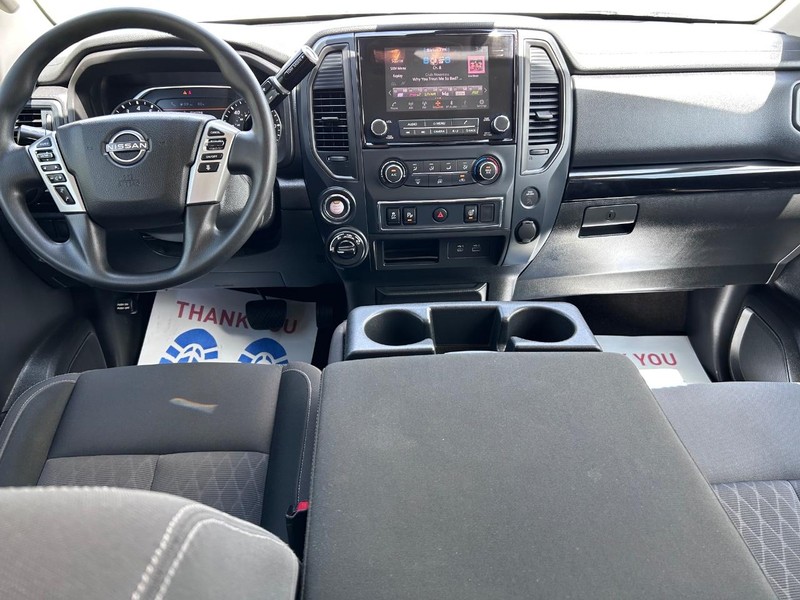 Nissan Titan Vehicle Full-screen Gallery Image 8