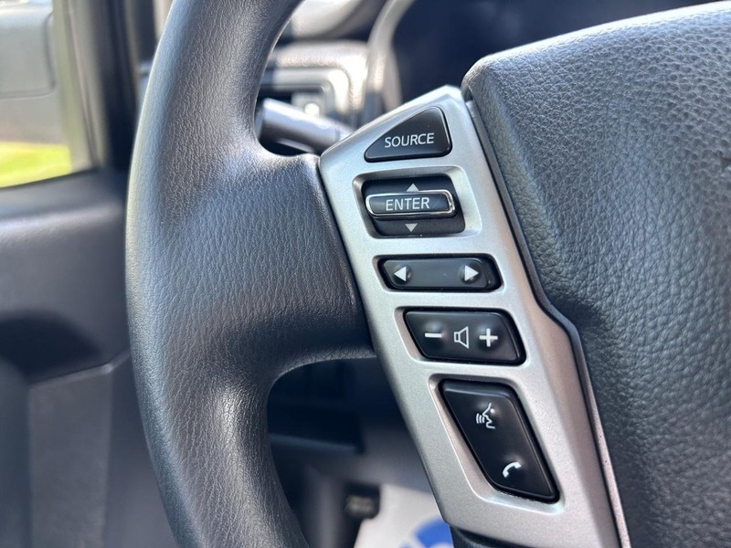 Nissan Titan Vehicle Full-screen Gallery Image 10