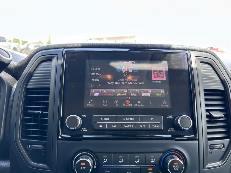 Nissan Titan Vehicle Full-screen Gallery Image 12