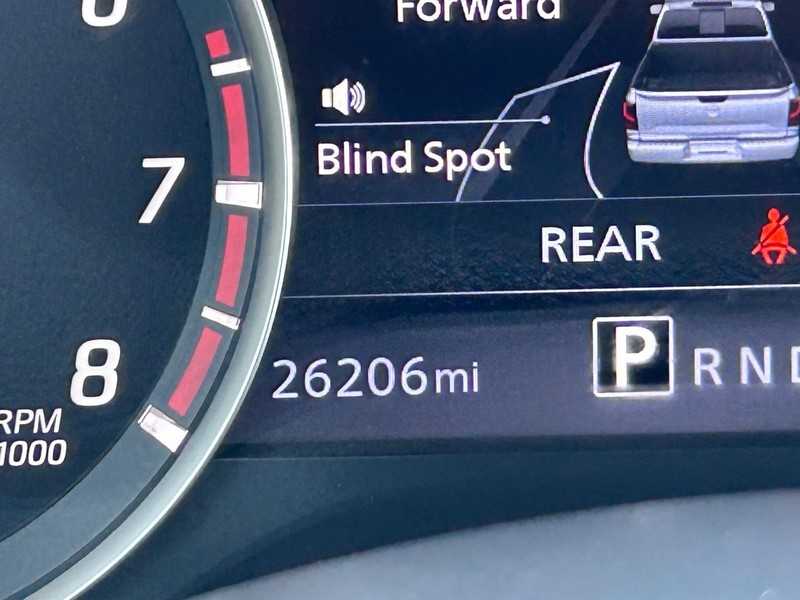 Nissan Titan Vehicle Full-screen Gallery Image 17