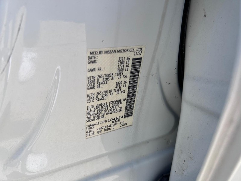 Nissan Titan Vehicle Full-screen Gallery Image 18