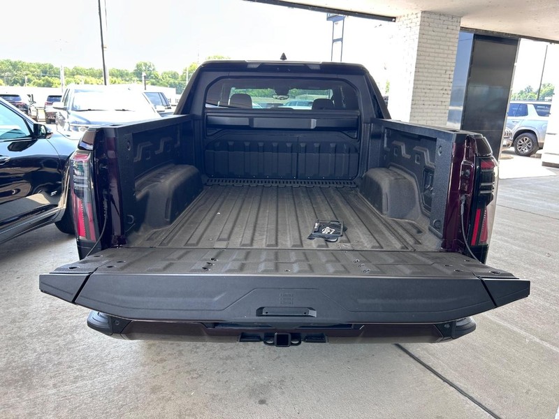 GMC Sierra EV Vehicle Full-screen Gallery Image 4