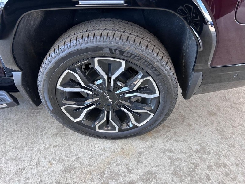 GMC Sierra EV Vehicle Full-screen Gallery Image 5