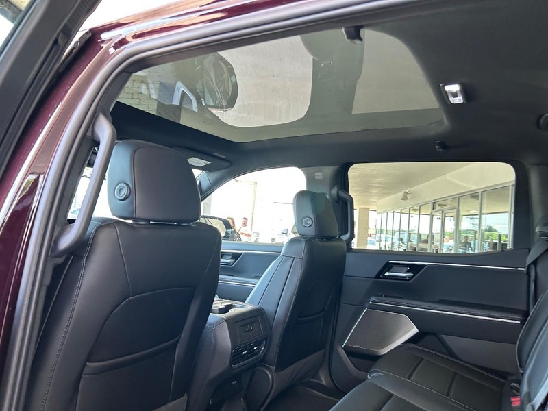 GMC Sierra EV Vehicle Full-screen Gallery Image 7