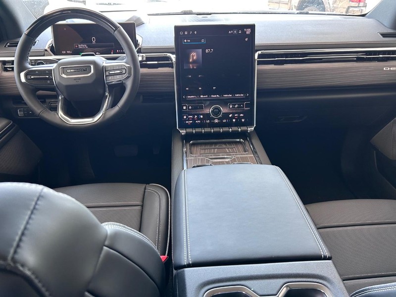 GMC Sierra EV Vehicle Full-screen Gallery Image 8