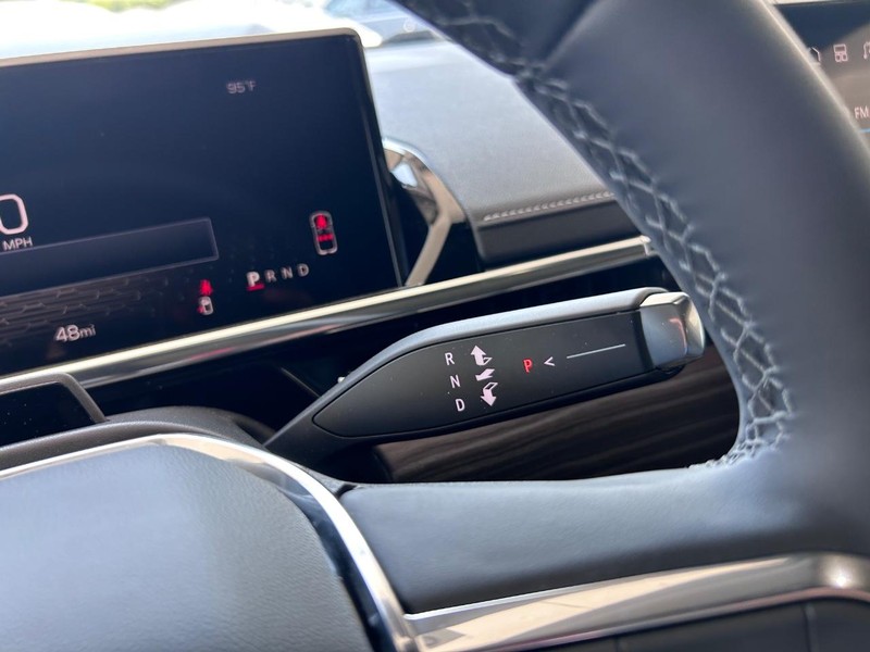 GMC Sierra EV Vehicle Full-screen Gallery Image 12