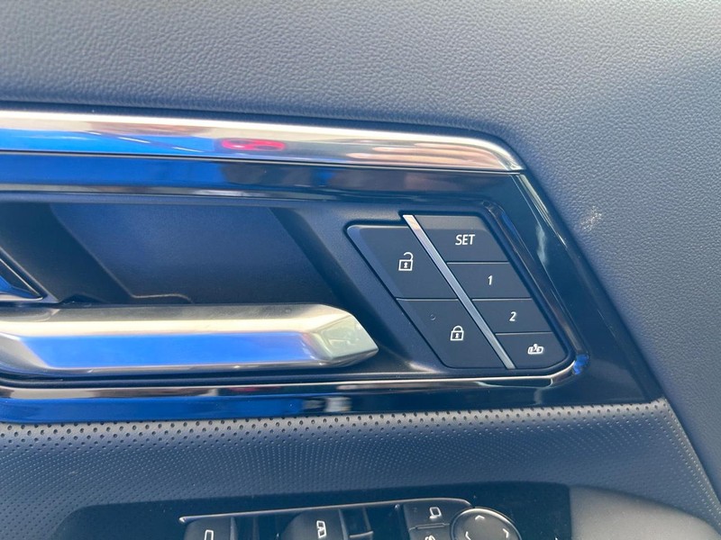 GMC Sierra EV Vehicle Full-screen Gallery Image 17