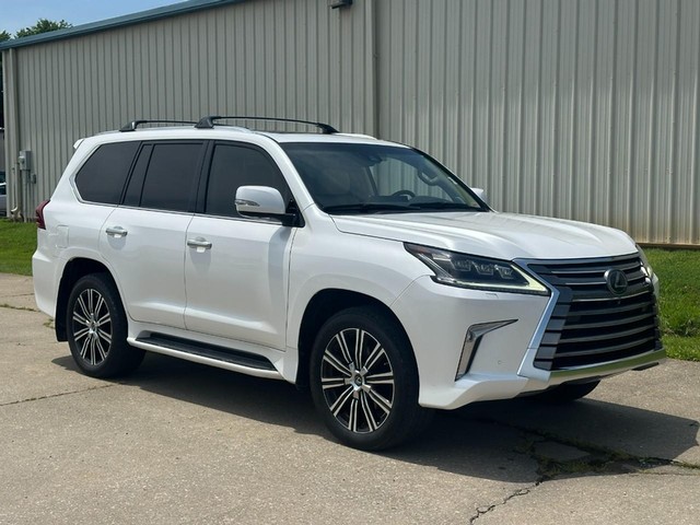 2019 Lexus LX 570's photo